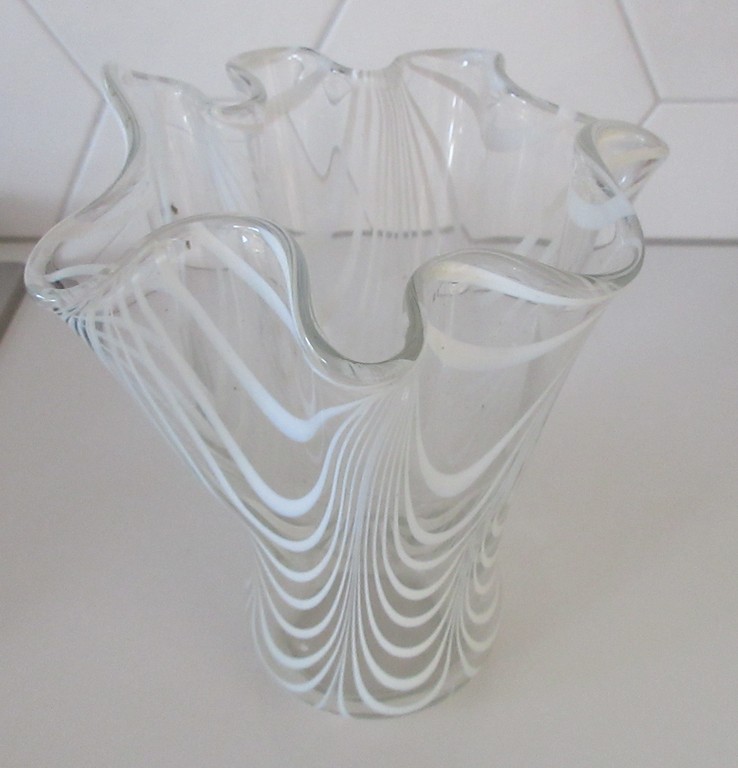 Ongespecificeerd - Murano - blank glazen en witte gekrulde zakdoek vaas kopen? Bied vanaf 15!