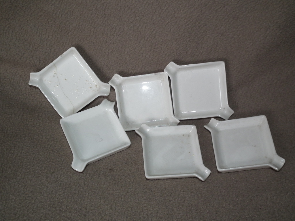 Art Deco Petrus Regout mintgroene houder met 6 witte asbakjes kopen? Bied vanaf 30!