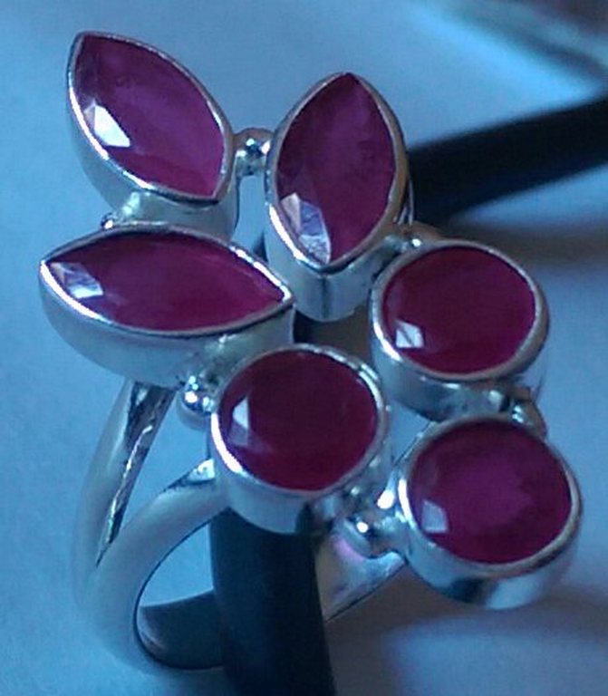 Zilveren ring met robijn  kopen? Bied vanaf 12!