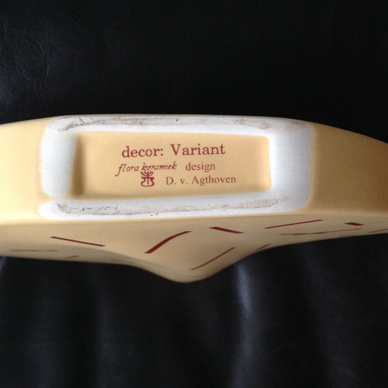 Cirkelvaas met plooi, ontwerp Dorothé van Agthoven,  Flora Keramiek Hardenberg kopen? Bied vanaf 45!