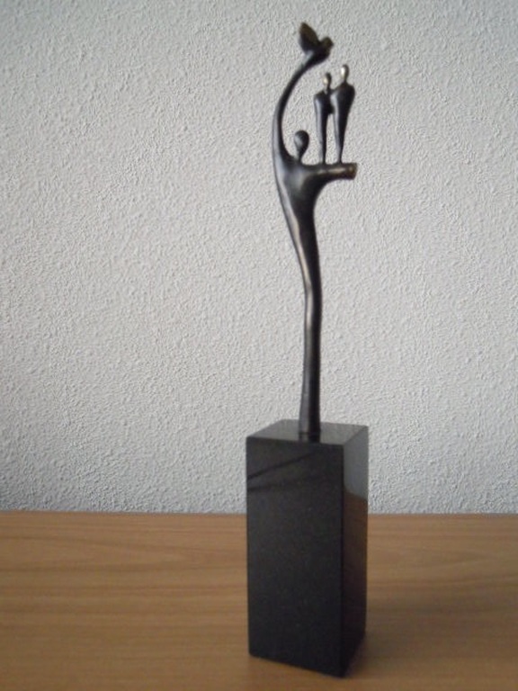 CORRY AMMERLAAN prachtige bronzen of verbronst beeldje op sokkel 23 cm hoog. kopen? Bied vanaf 15!