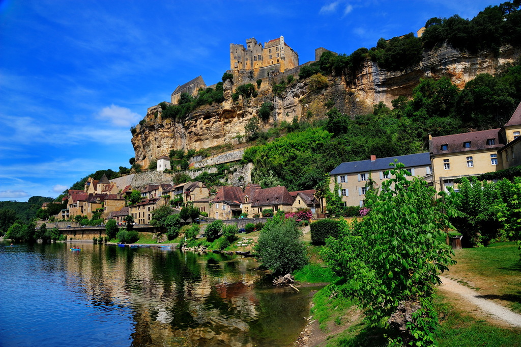 Ton Meyer - Ton Meijer: olieverf op doek, Beynac Dordogne ~ jaren '50 kopen? Bied vanaf 60!