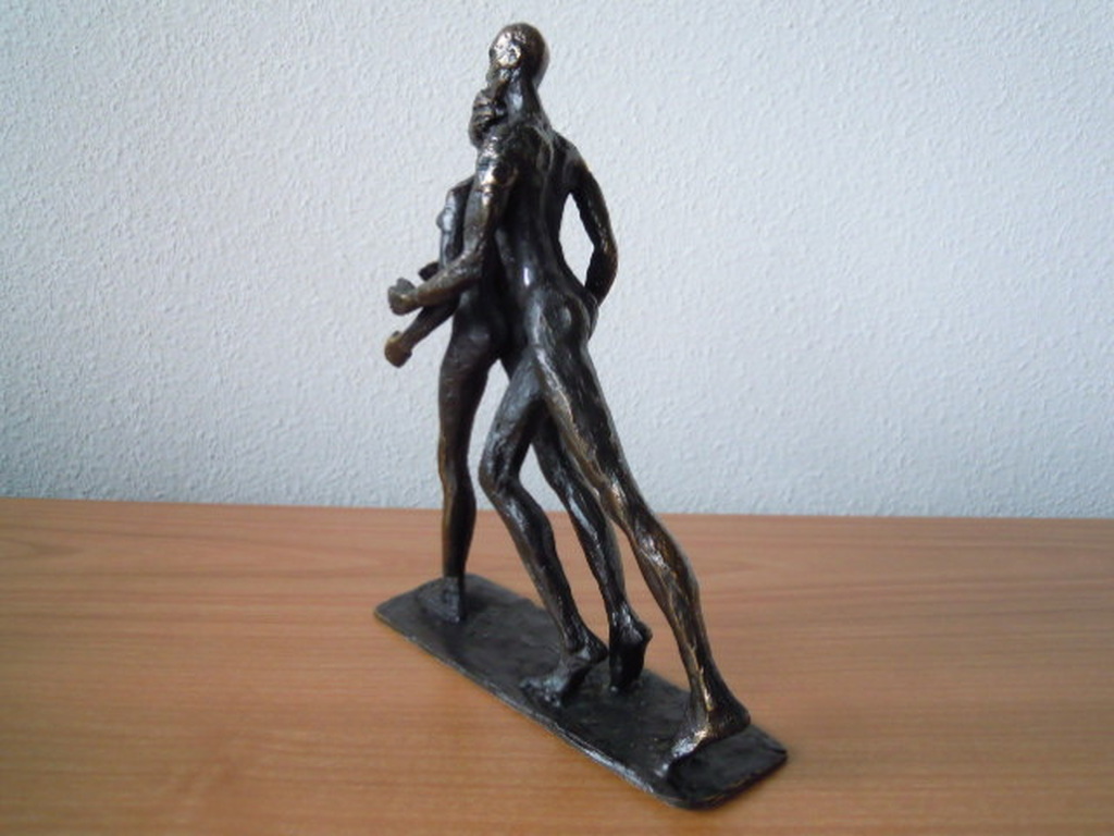 Prachtig beeld  man en vrouw 20 cm hoog - kunstenaar onbekend. kopen? Bied vanaf 65!