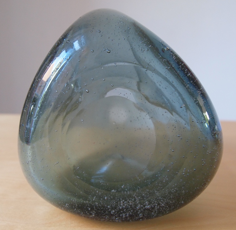 Retro Blauw-grijze glazen 'controlled bubble & pinch' vaas kopen? Bied vanaf 1!