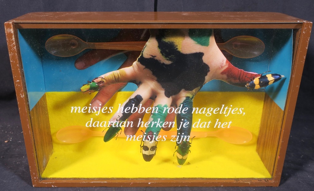 Pamela Schellekens: Gemengde techniek met kevers, Meisjes hebben.. - Ingelijst kopen? Bied vanaf 50!