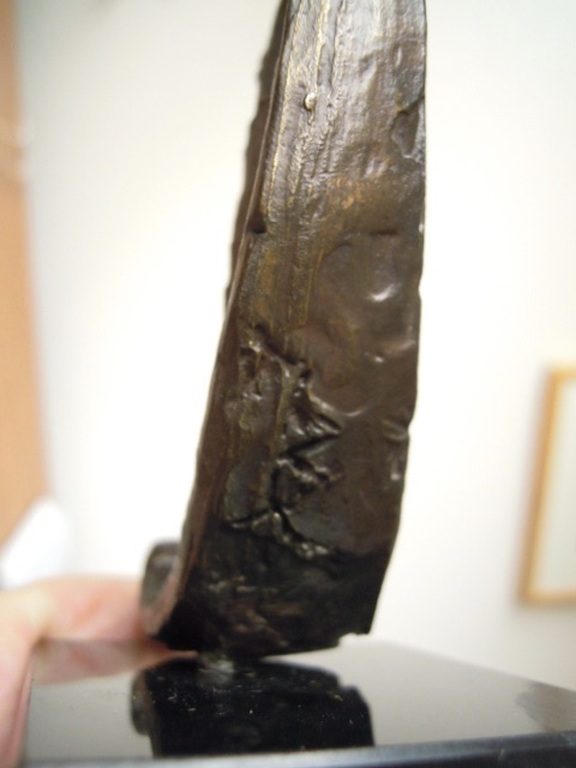Massief gesigneerd bronzen beeld - 18 cm hoog inclusief de zwart marmeren sokkel kopen? Bied vanaf 45!