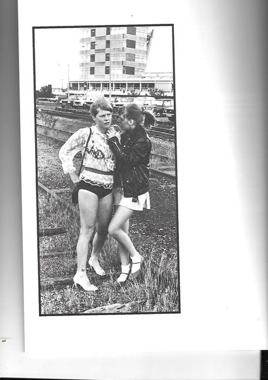 Lawrence Weiner kopen? Bied vanaf 1!