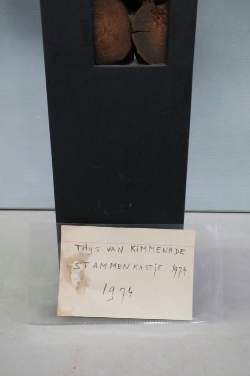 Thijs van Kimmenade: Zwart gemoffeld staal en houten blokjes, Stammenkastje kopen? Bied vanaf 250!