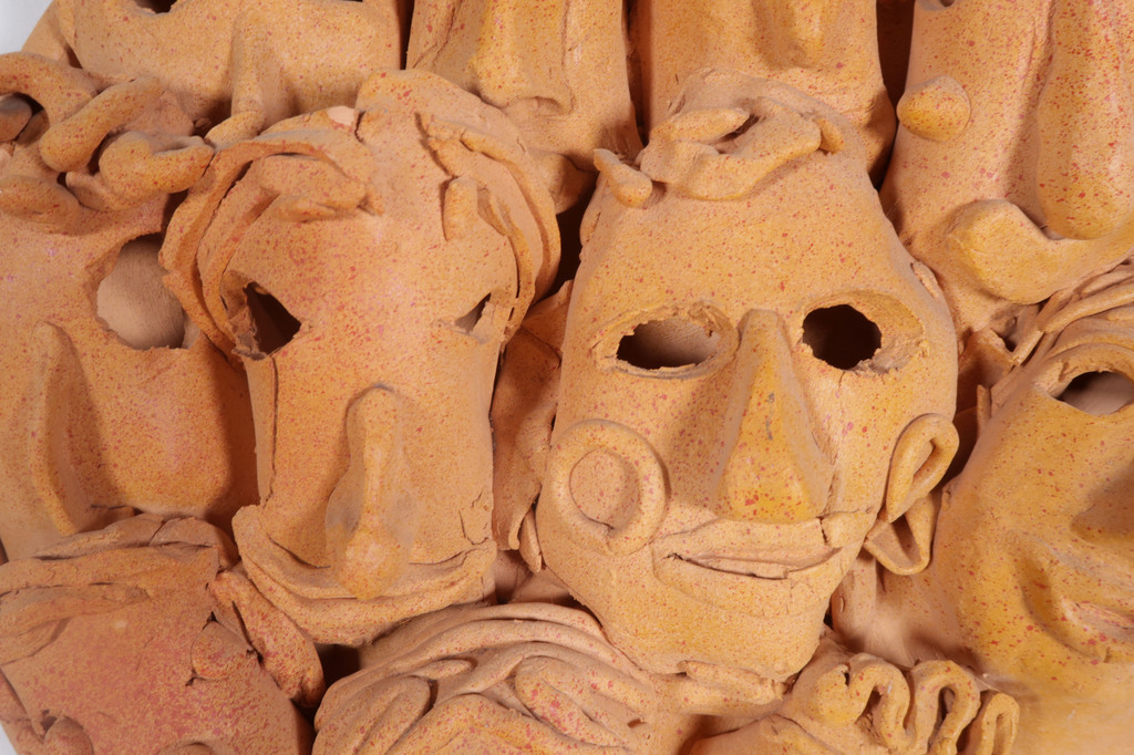 Onbekende kunstenaar: Schaal van Klei, Gezichten kopen? Bied vanaf 1!