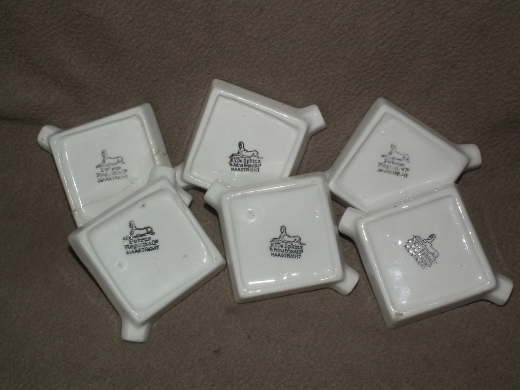 Art Deco Petrus Regout mintgroene houder met 6 witte asbakjes kopen? Bied vanaf 30!
