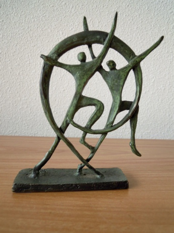 Prachtig bronzen beeldje gesigneerd LB - 13 cm hoog. kopen? Bied vanaf 45!