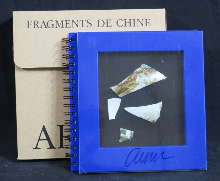 Arman: Catalogus met origineel Chinees porselein op de cover, Fragments de Chine kopen? Bied vanaf 100!