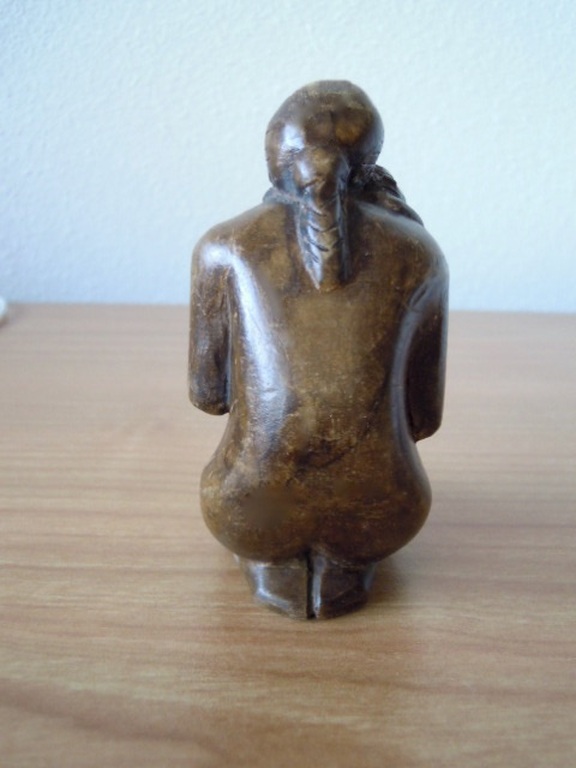 Moeder met kind hand gemaakt houten beeldje 10,5 cm hoog - kunstenaar onbekend. kopen? Bied vanaf 20!