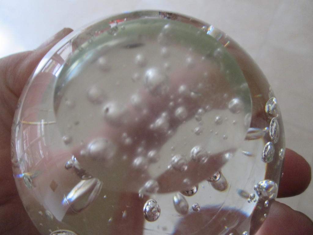 Leerdam? Een kavel met twee presse papiers met luchtbellen kopen? Bied vanaf 12!