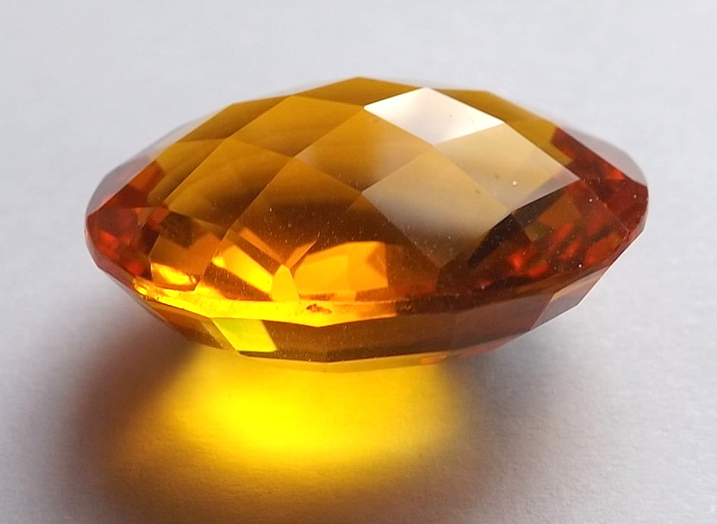 Natuurlijke “Checker Cut” Golden Citrine van 51.27 karaat kopen? Bied vanaf 1!