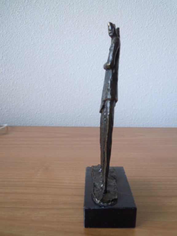 Massief bronzen beeld 18 cm hoog inclusief sokkel. kopen? Bied vanaf 45!