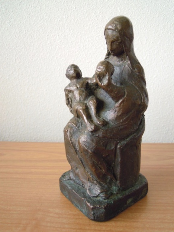 Prachtig bronzen beeld MARIA MET KIND OP SCHOOT. kopen? Bied vanaf 85!