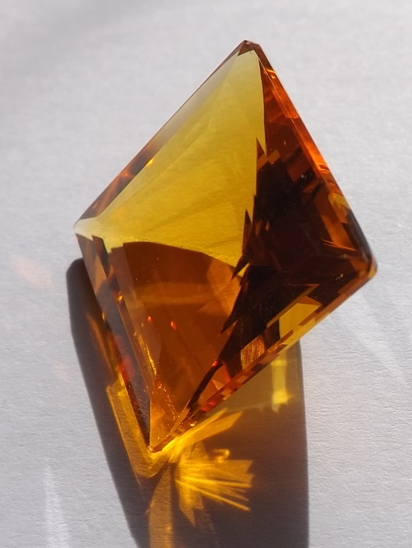 Natuurlijke “Square Checker Cut” Golden Citrine van 33.40 karaat kopen? Bied vanaf 1!