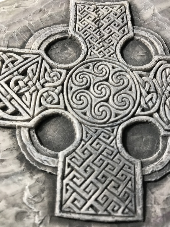 Unieke Kruis op Marmer Steen kopen? Bied vanaf 1000!