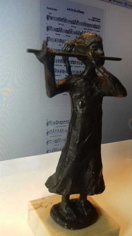 Verbronsde sculptuur op marmeren sokkel ** EEN VROLIJKE NOOT ** kopen? Bied vanaf 26!