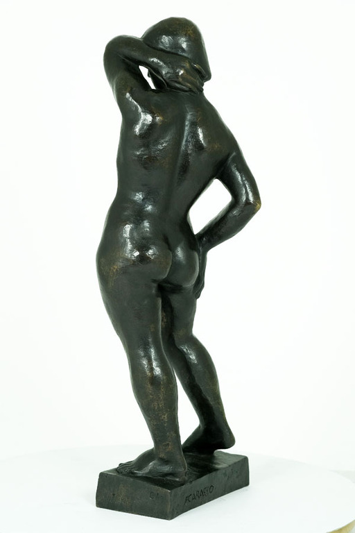 Fred Carasso - Bronzen sculptuur van staand vrouwelijk naakt kopen? Bied vanaf 2600!