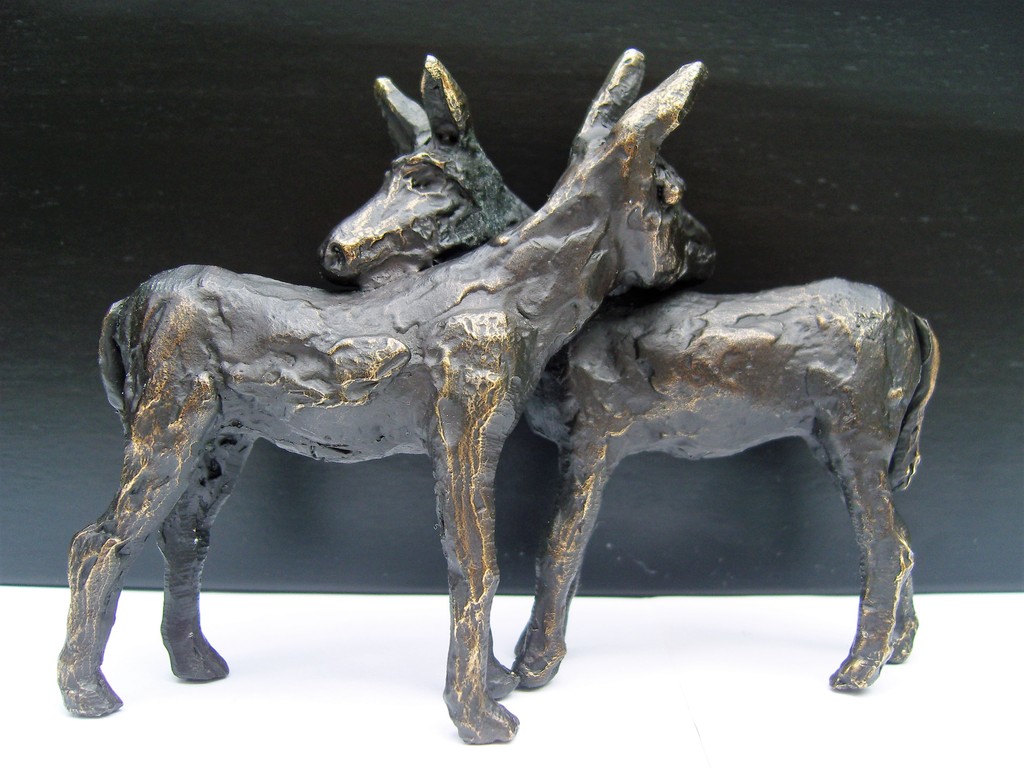 Astrid Veldhuyzen-Koppen: Bronzen beeldje "Zorgzaam". verkocht voor € 140!