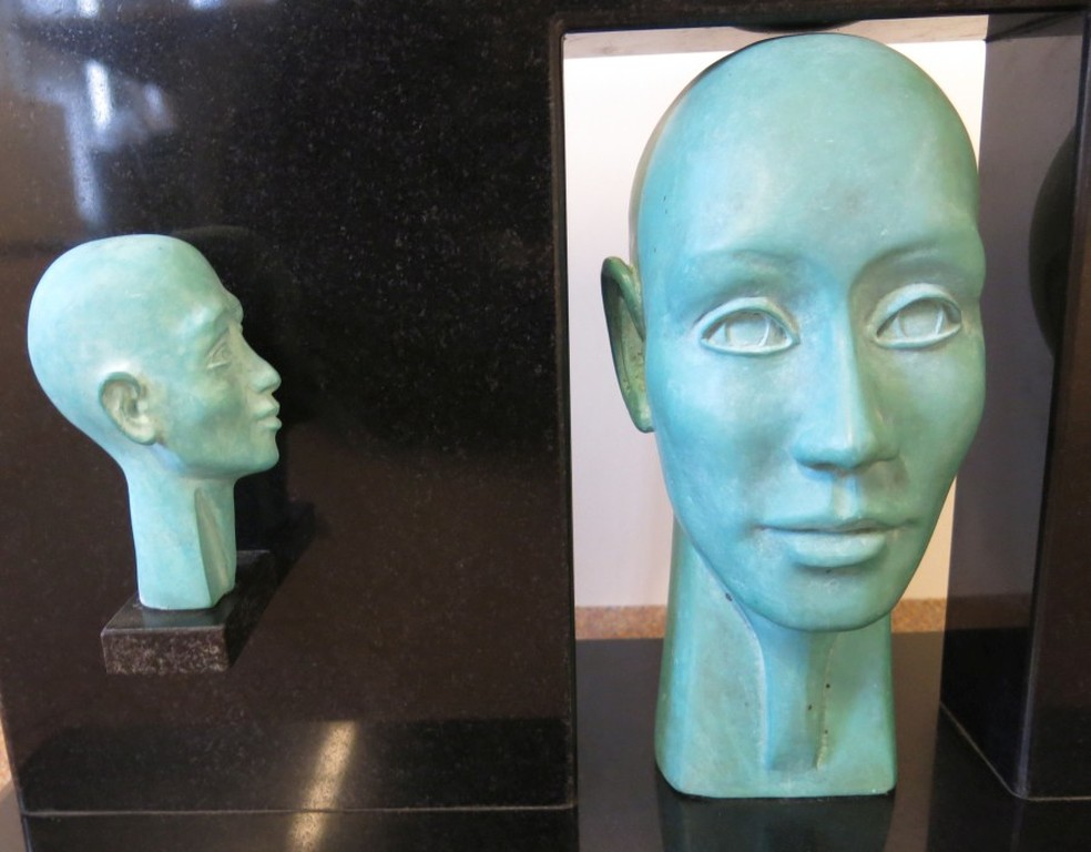 Erik Cousy: Brons en marmer, Twee gezichten kopen? Bied vanaf 250!