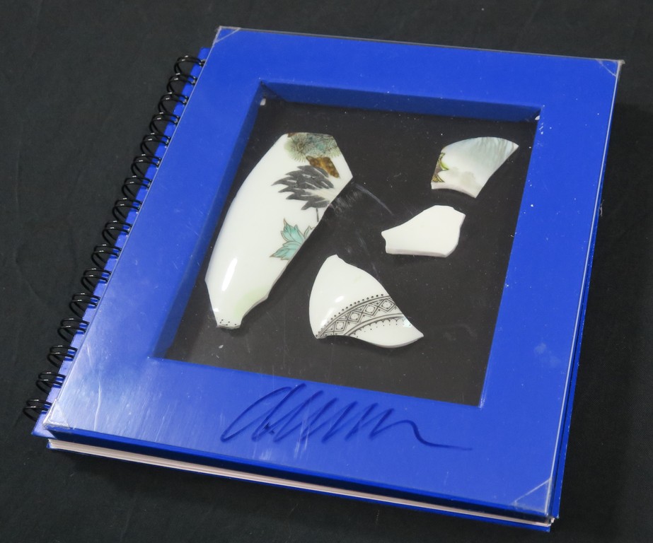 Arman: Catalogus met origineel Chinees porselein op de cover, Fragments de Chine kopen? Bied vanaf 125!