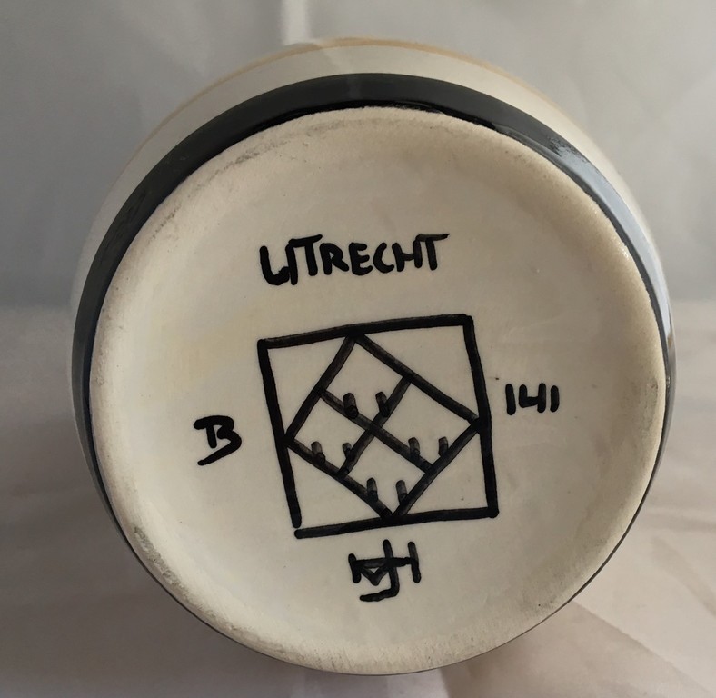 Pottenbakkerij De Vier Paddestoelen -  vaas met geometrisch decor kopen? Bied vanaf 1!