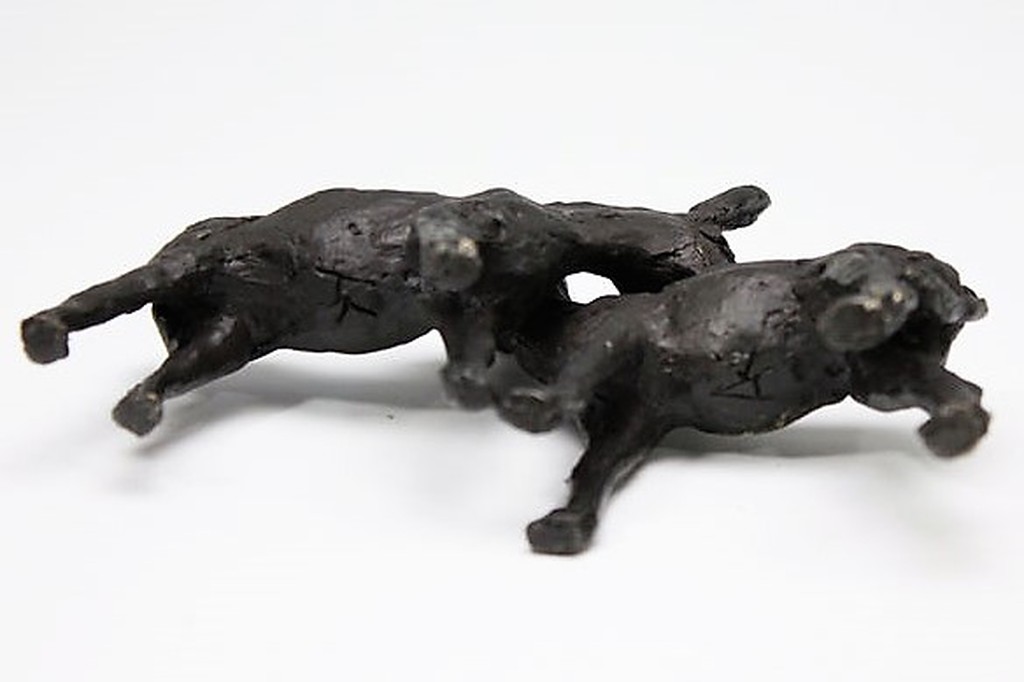 Astrid Veldhuyzen-Koppen: Bronzen beeldje "Zorgzaam". kopen? Bied vanaf 75!