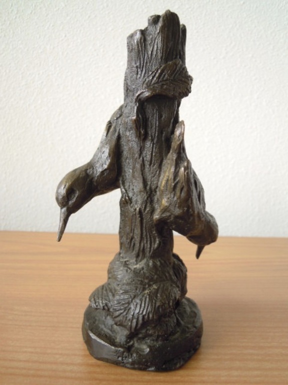 Zwaar bronzen beeld met 2 vogels op boomstam- 18 cm hoog - 2150 gram   kopen? Bied vanaf 150!