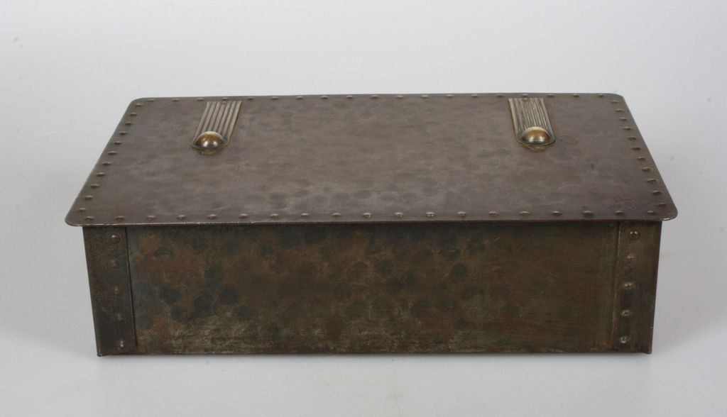 Gehamerd metalen art deco dekseldoos kopen? Bied vanaf 12!
