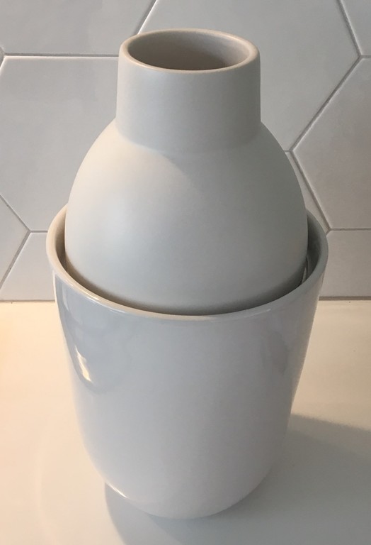 Aardewerken tulpenvaas ontwerp Edward van Vliet voor de Bijenkorf Maastricht  kopen? Bied vanaf 40!