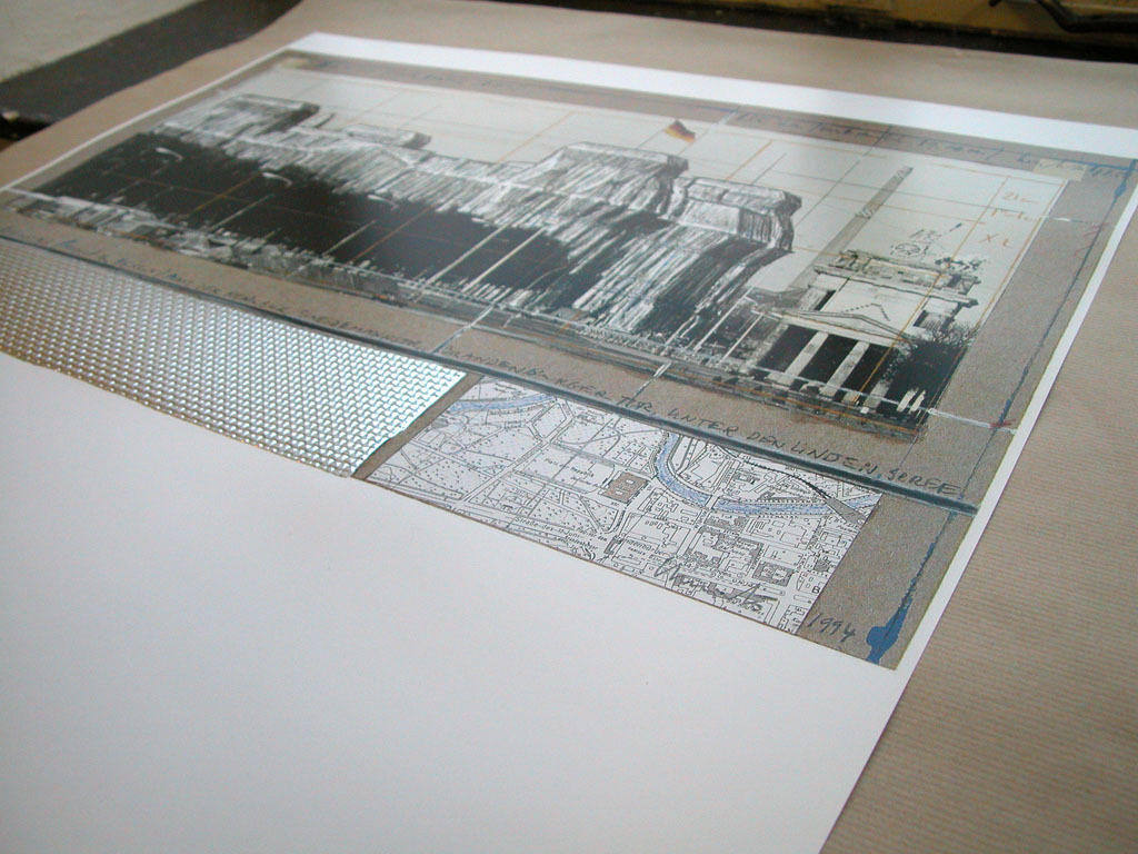 CHRISTO, Wrapped Reichstag, Berlin '94 met zilverfolie-sample kopen? Bied vanaf 79!