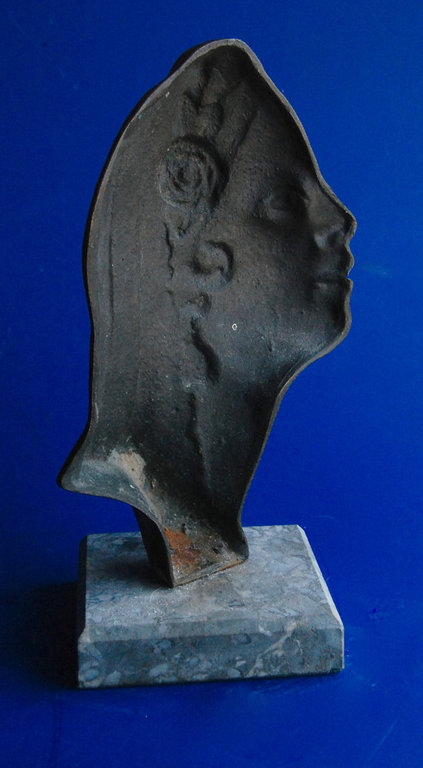 Verbronsd art  nouveau meisjeshoofd op een basis van natuursteen -1900's kopen? Bied vanaf 9!