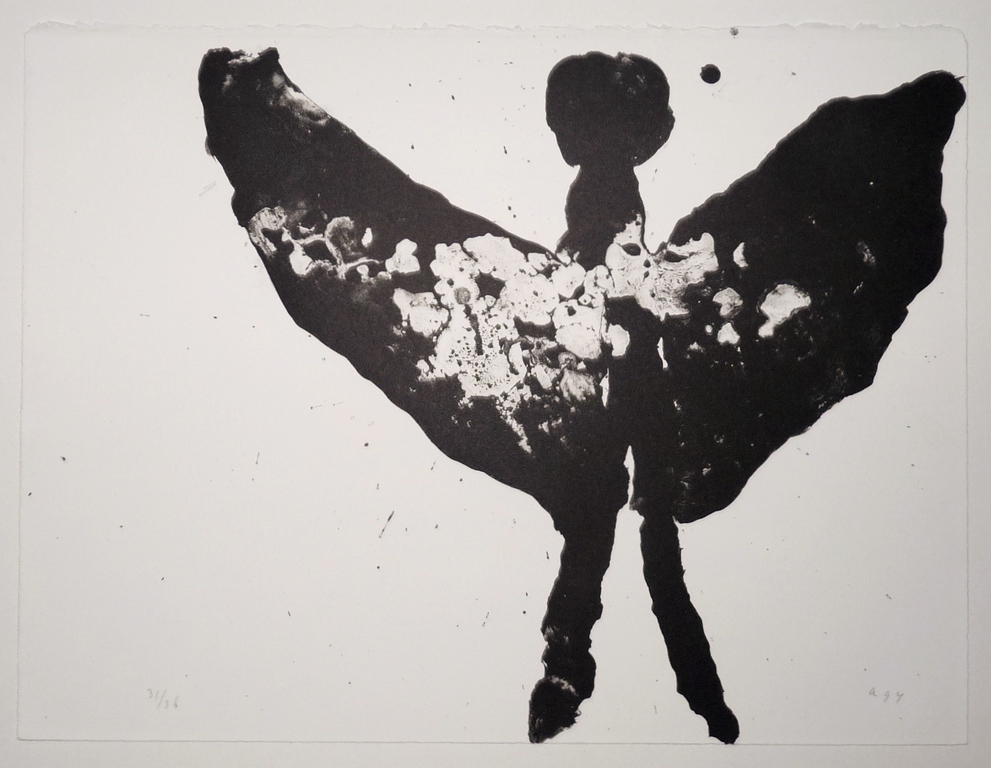 Armando, litho, figuur met vleugels. verkocht voor € 225!