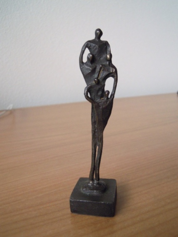 Bronzen beeldje " GEZIN " van Corry Ammerlaan 11 cm hoog. kopen? Bied vanaf 20!