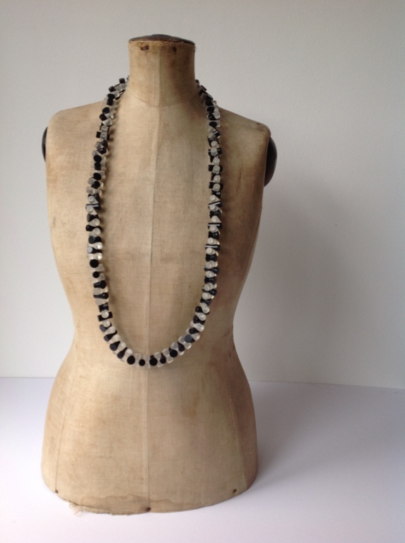 Ketting, hars gerecycled   ontwerp Carlos Sobral  BraziliÃ« kopen? Bied vanaf 45!