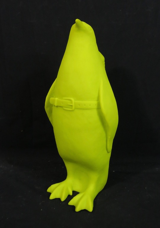 William Sweetlove: Gerecycled plastic, Penguin met waterfles geel kopen? Bied vanaf 220!