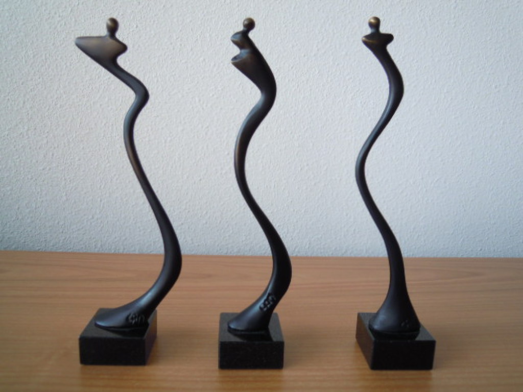3 Bronzen beeldjes CORRY AMMERLAAN 22 cm hoog - gesigneerd.   kopen? Bied vanaf 35!