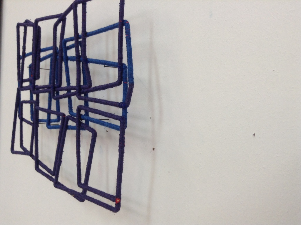 Blauwe draadtekening, wandobject met schaduwwerking kopen? Bied vanaf 299!