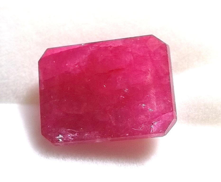 Gecertificeerde Natuurlijke Bixbite (Beryl) van 10.90 karaat kopen? Bied vanaf 1!