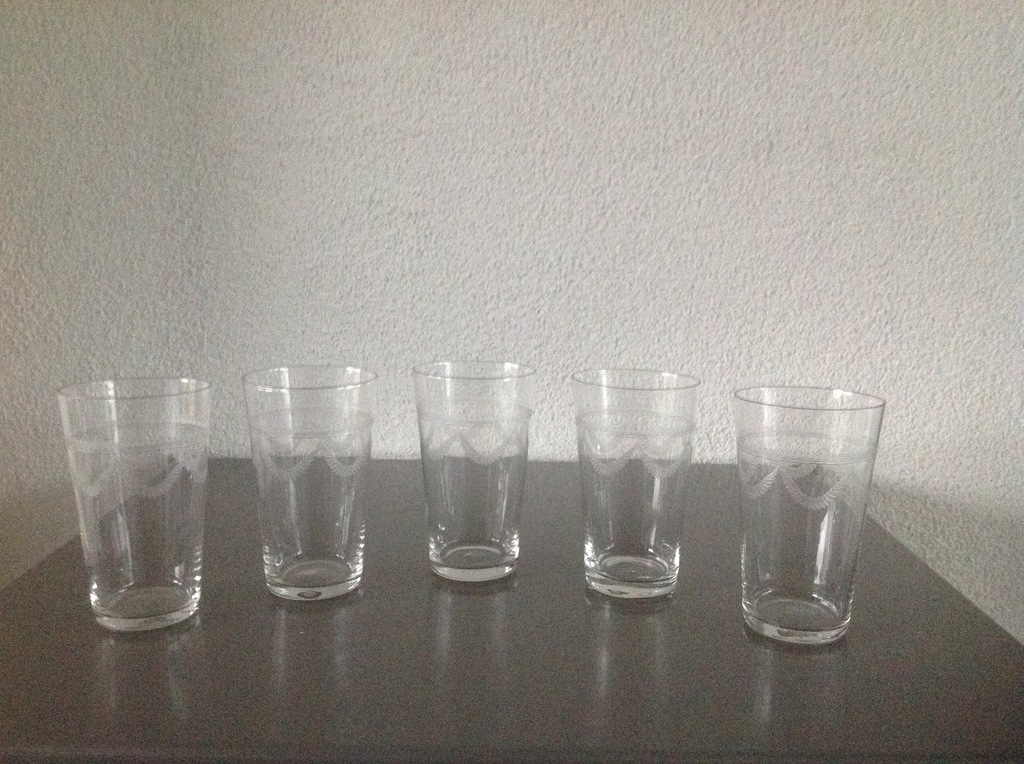 Leerdam: Acht waterglazen met guillocheer-rand kopen? Bied vanaf 18!