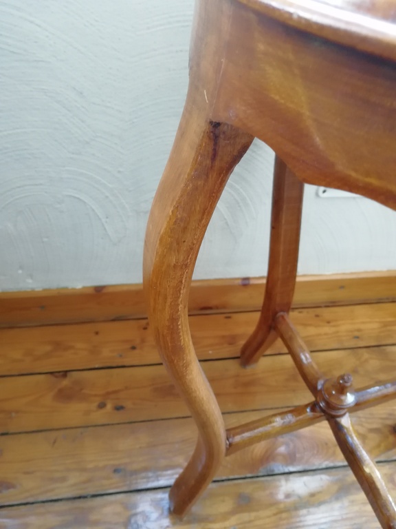 prachtig rustiek massief houten bijzet tafel met marmeren blad kopen? Bied vanaf 50!