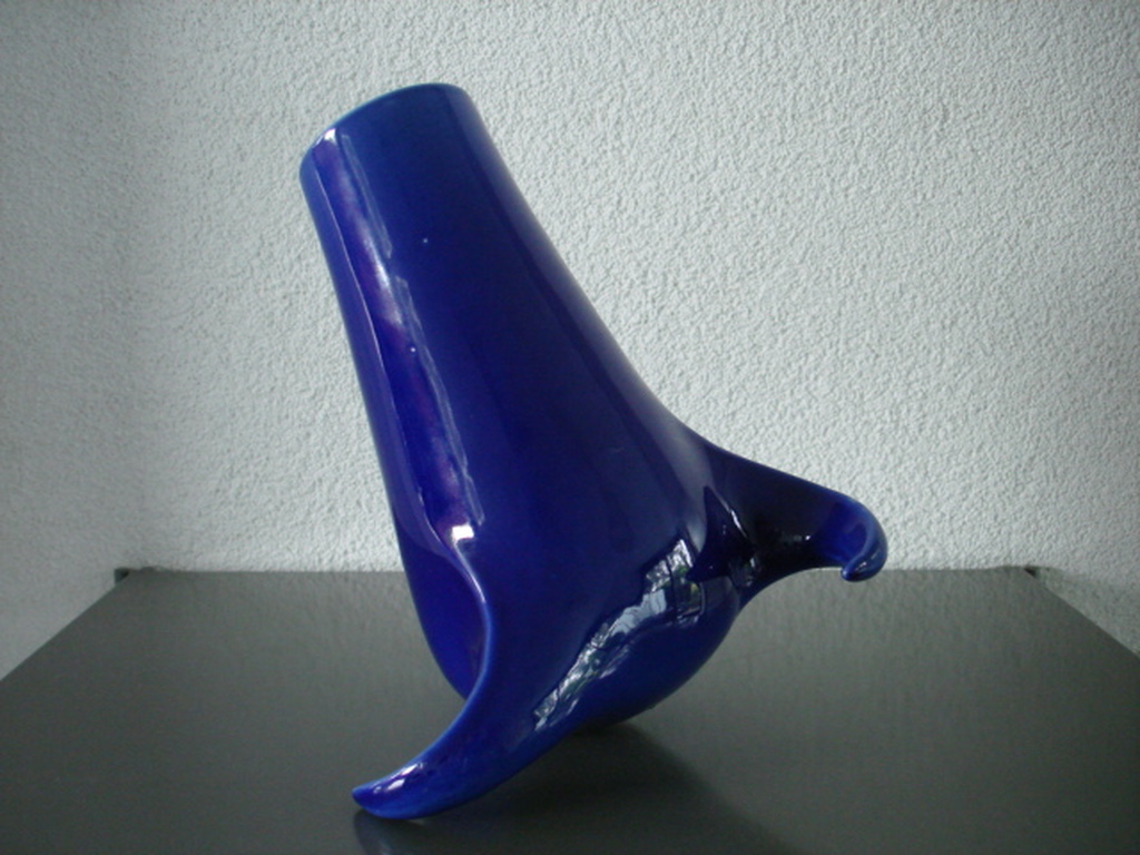  Kunstenaar met initialen MW: porseleinen kantelvaas kopen? Bied vanaf 16!