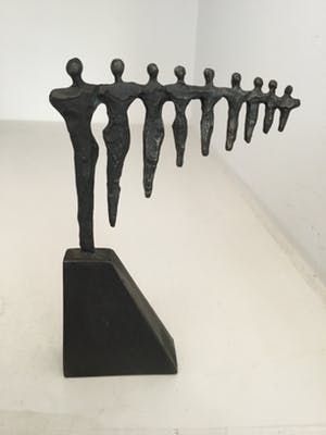 Corry Ammerlaan - Sculptuur “ Schouder aan schouder staan “ kopen? Bied vanaf 55!