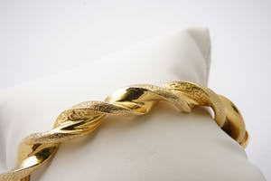 2532 - Elegante 18 karaats gouden gedraaid geblazen armband - hollands keur kopen? Bied vanaf 460!