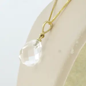 14k geel gouden collier met hanger bezet met druppel vormig berg kristal kopen? Bied vanaf 120!