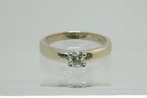 Acheter93 - Zo goed als nieuwe 14krt witgouden solitair ring met 0.40ct (K/si1) diamant? Enchérissez de 230!