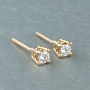 18k rosé gouden solitair oorknoppen met briljant geslepen diamant tot. 0,20ct kopen? Bied vanaf 210!